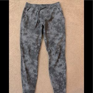 Lululemon men’s joggers Sz Medium
